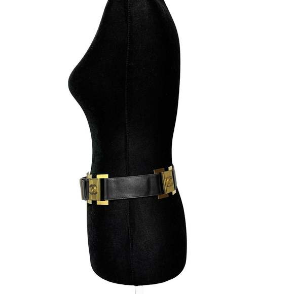 CHANEL - Vintage 1980's Black Leather and Gold Buckle CC Link Belt - 75 / 30 - Picture 7 of 12